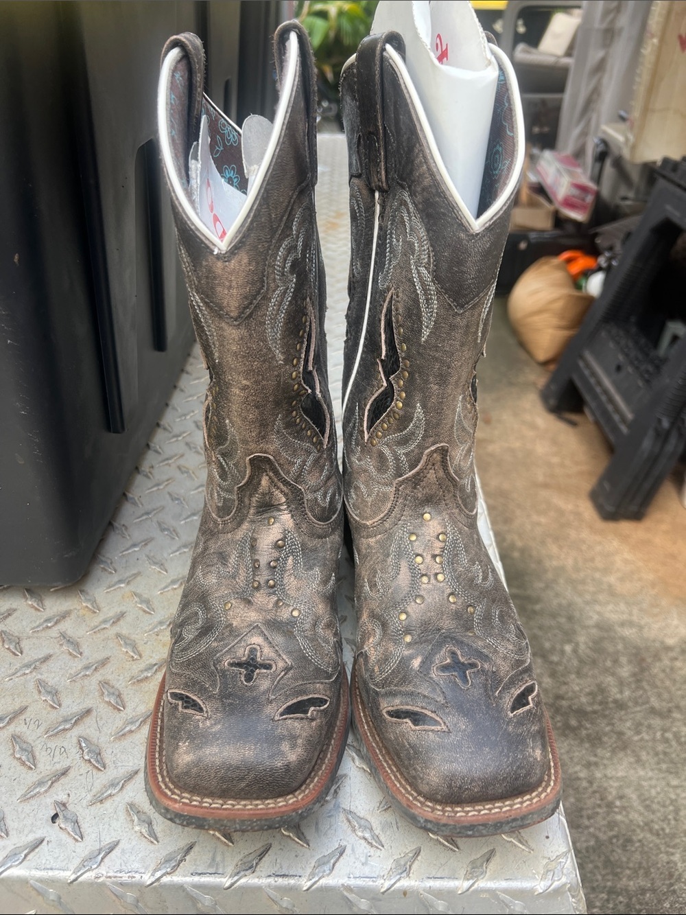 Laredo Brown Distressed Leather Western Heeled Boots - Picture 2 of 7